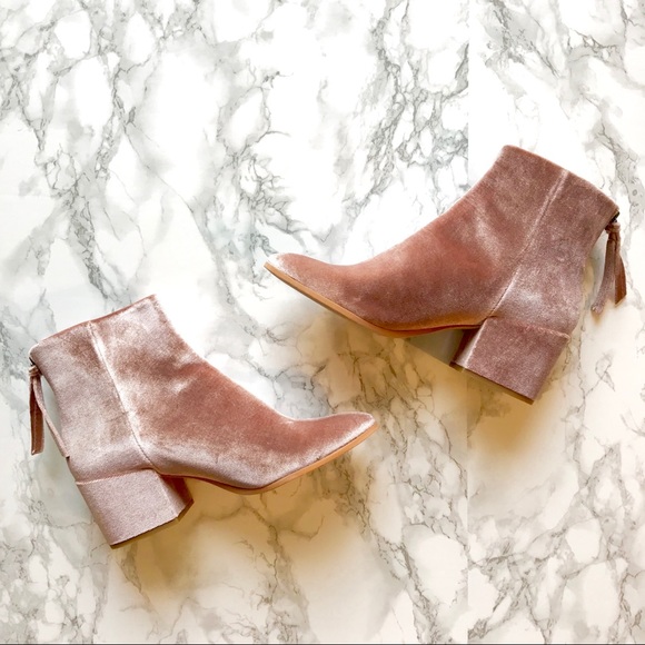 Dolce Vita Shoes - NEW Dolce Vita Mirra Velvet Blush Ankle Bootie